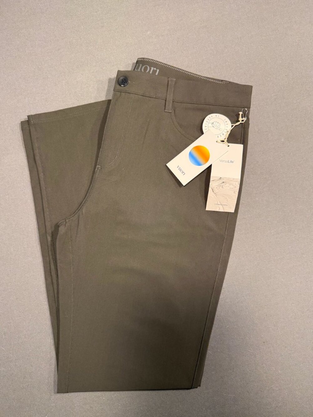 NEW VUORI men's meta athletic slim 34x32 pants in dark oregano